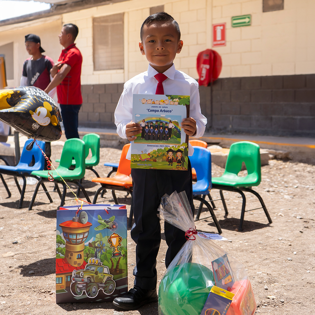 NIÑO GRADUADO